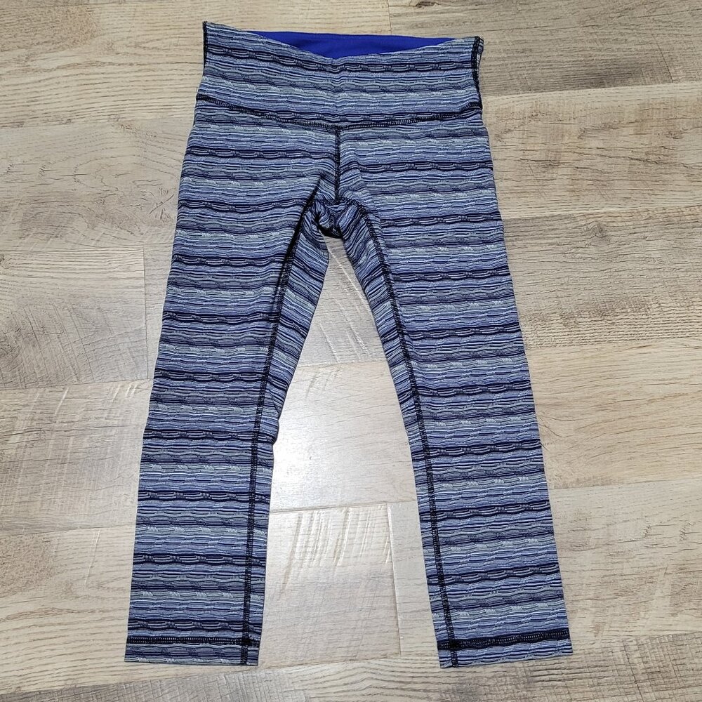 Beautiful Lululemon Space Dye Blue Crop Leggings
